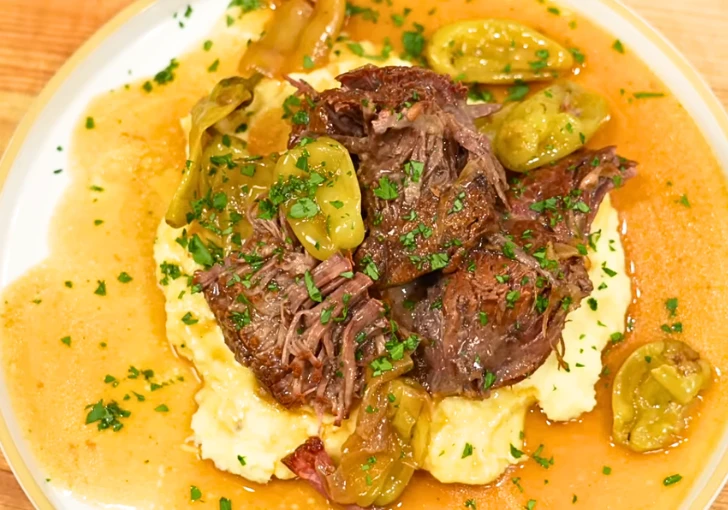 This 5-Ingredient Crockpot Mississippi Roast Practically Cooks Itself (And Tastes Incredible)
